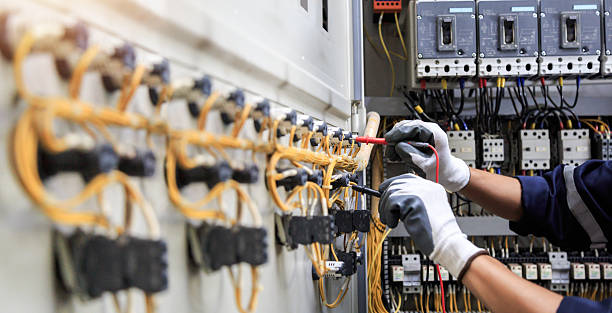 Professional Electrician technician working in Leesville, LA